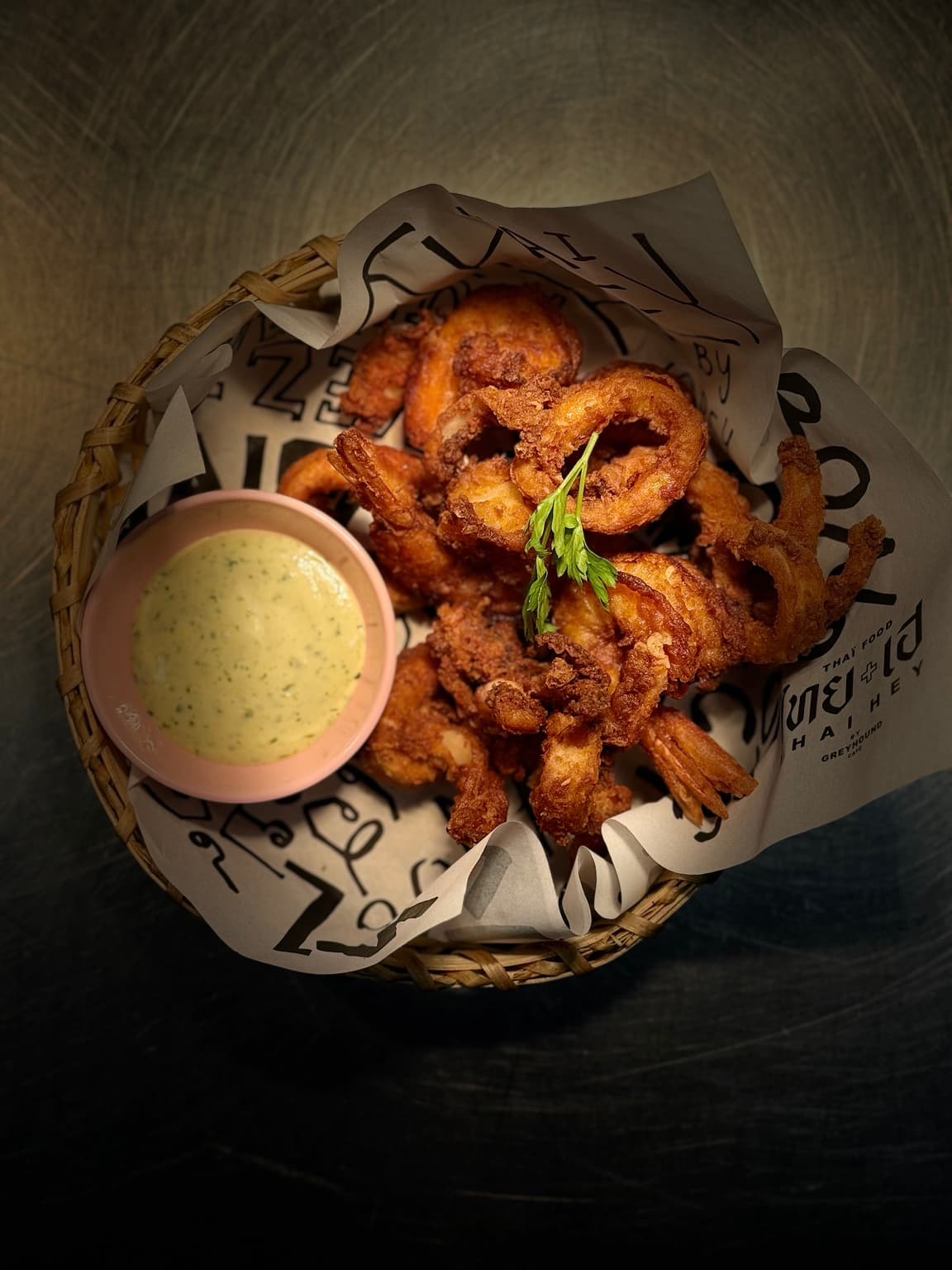 Encornets et crevettes frits